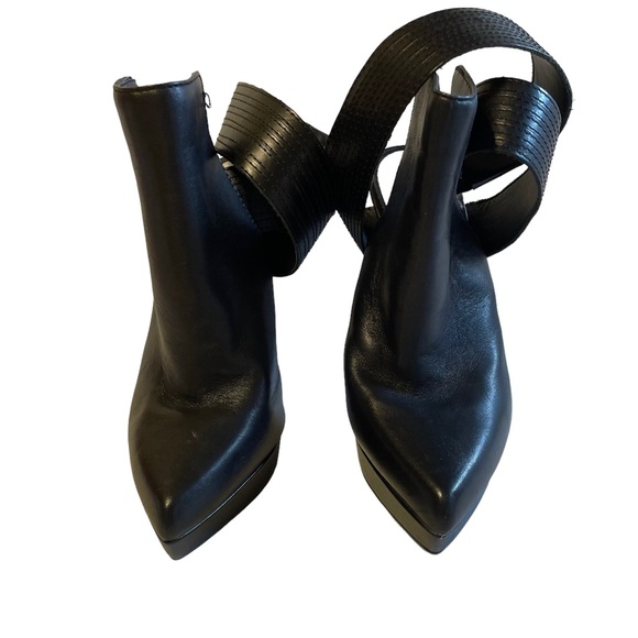 GIANNI BINI Black Ankle Strap Stiletto Heel Booties Women’s Size 5.5 - Picture 2 of 12